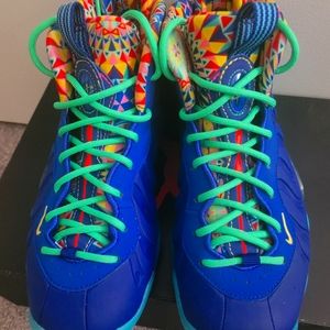 Nike little posite boys size 4